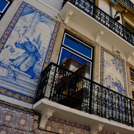 lisbon-hidden-gems-things-to-do-walking-tour-history-friends-couples-groups-activities