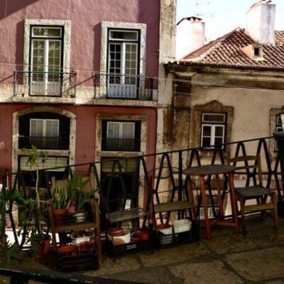 lisbon-hidden-gems-things-to-do-walking-tour-history-friends-couples-groups-activities