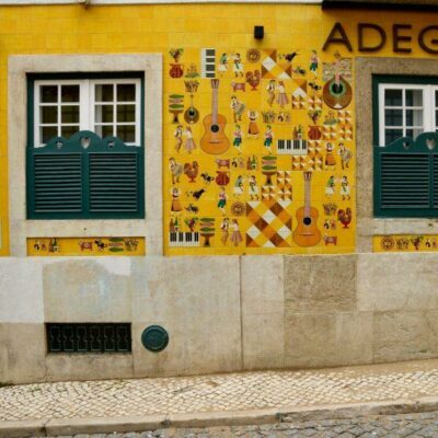 lisboa-hidden-gems-things-to-do-walking-tour-history-friends-couples-groups-activities