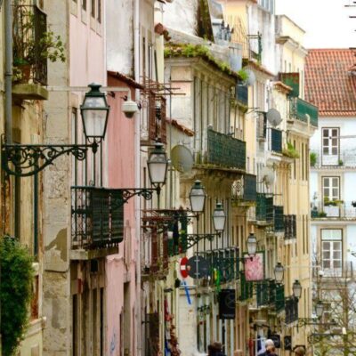 lisboa-hidden-gems-things-to-do-walking-tour-history-friends-couples-groups-activities