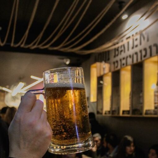 porto-portugal-pub-crawl-tour-actividades-de-grupo-amigos-cerveja-bares